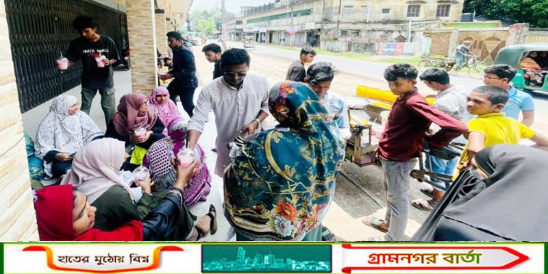 আদমদীঘিতে অভিভাবকদের মাঝে শরবত বিতরণ করলেন ছাত্রদল নেতা রবিন