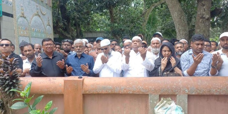 শিশু রামিসার কবর জিয়ারতে দুই এমপি, জেলা পরিষদ প্রশাসক ও বিএনপি নেতা