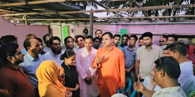 নন্দীগ্রামে বিএনপির প্রয়াত নেতা শরিফুলের পরিবারকে সহায়তা প্রদান করলেন এমপি মোশারফ হোসেন 