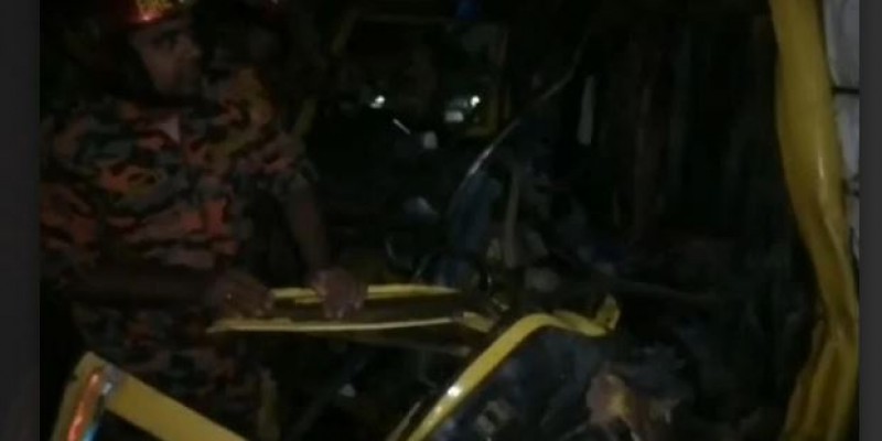 এক্সপ্রেসওয়েতে দুই ট্রাকের সংঘর্ষে একজন নিহত, পৃথক দুর্ঘটনায় আহত ৩