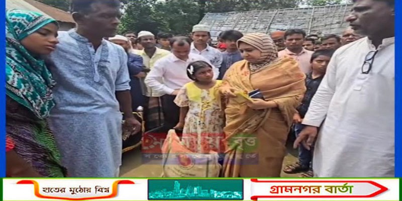 পঞ্চগড়ে বজ্রপাতে নিহত পরিবারকে সরকারিভাবে অর্থসহায়তা সামগ্রী প্রদান